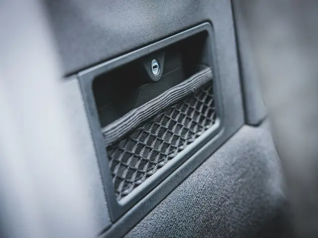 Audi TT 8N - Coffres de rangemen