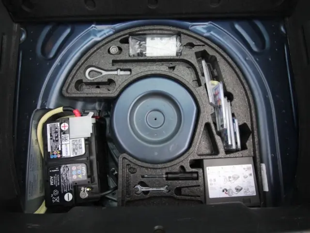 Audi TT MK1 (8N) - Batterie située dans le coffre