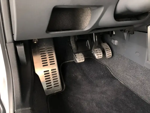 Audi TT 8N - Repose-pied et pédalier