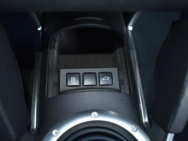 Audi TT 8n - Ouverture de la trappe à essence