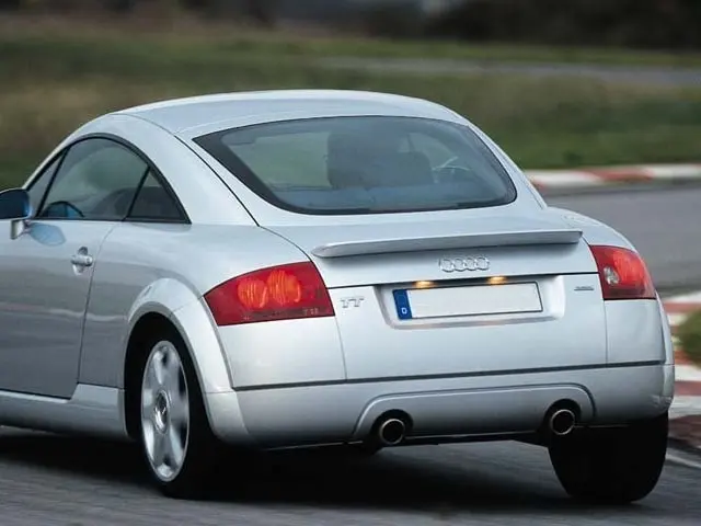 Audi TT MK1 (8N) - Avec becquet de série
