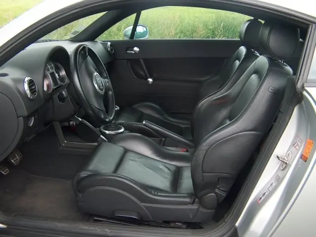 Audi TT 8n - Sièges avant à 2 coutures