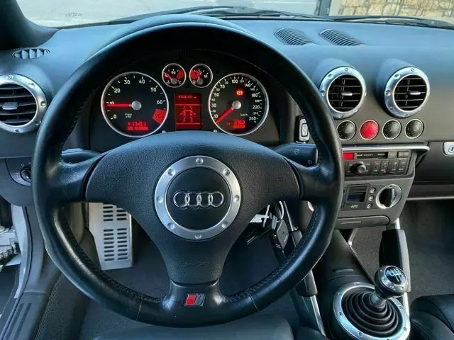 Audi TT 8n - Volant cuir 3 branches avec badge